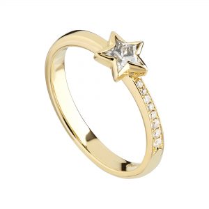 18ct yellow gold and 0.31pt Star diamond with a diamond-set shoulder