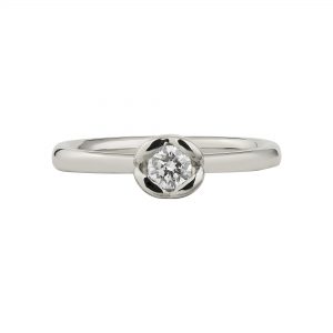 18ct white gold and 25pt white diamond coeur ring 04