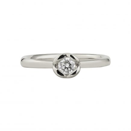 18ct white gold and 25pt white diamond coeur ring 04