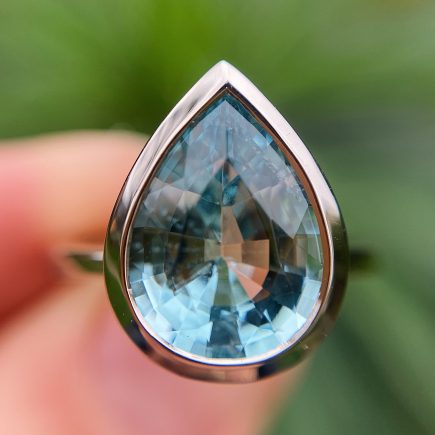 18ct White Gold, 2.64ct Pear Shape Aquamarine Ring