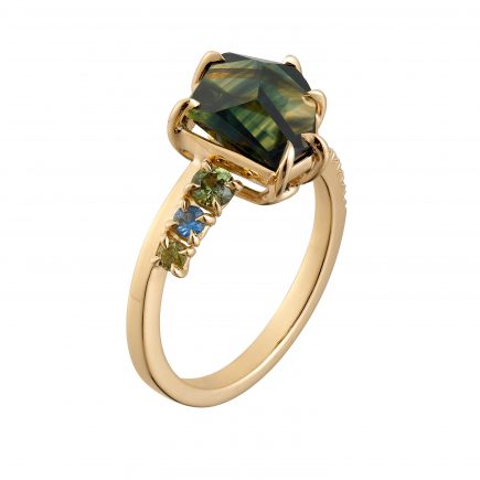 18ct yellow fairtrade gold and Freeform Australian sapphire ring