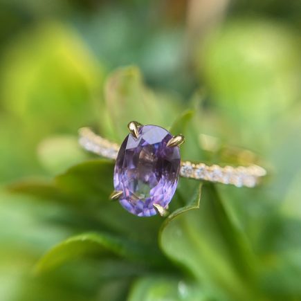 18ct yellow gold and oval lilac sapphire engagement ring with diamond-set shoulders
