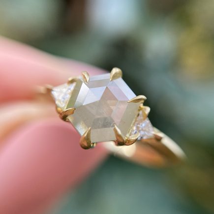 18ct yellow gold and hexagon rose-cut diamond trilogy ring