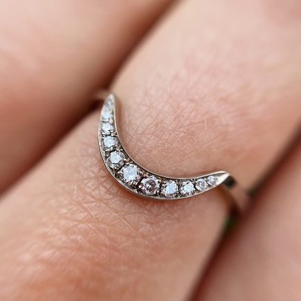 18CT WHITE GOLD CRESCENT DIAMOND RING WITH WHITE DIAMOND