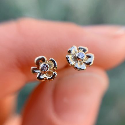 Tiny 18ct Yellow gold Flower ear-studs with white diamonds