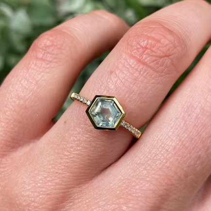 18ct Yellow Gold Sage Green Hexagon Sapphire Ring