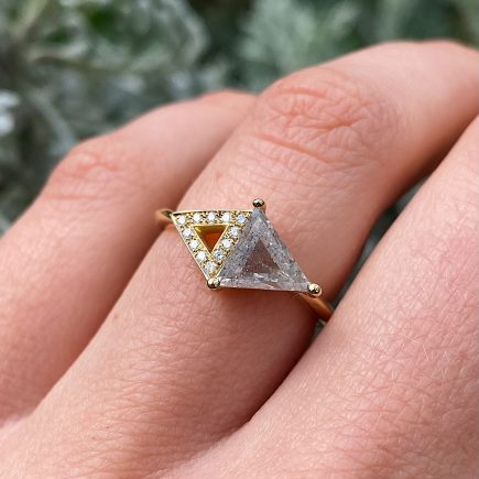 18ct Yellow Gold Double Triangle Ring with 1.24ct Salt and Pepper Diamond and Grain set Diamond detail