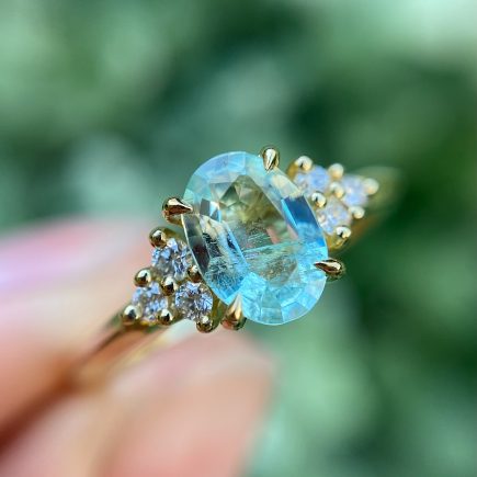 18ct Yellow Gold Oval Beryl Ring with White Diamond Shoulders