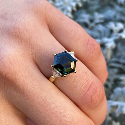 18ct Yellow Gold 4.57ct Australian Hexagon Sapphire with White Diamond Shoulders