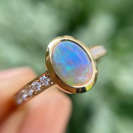 18ct Yellow Gold Opal Ring with White Diamond Shoulders