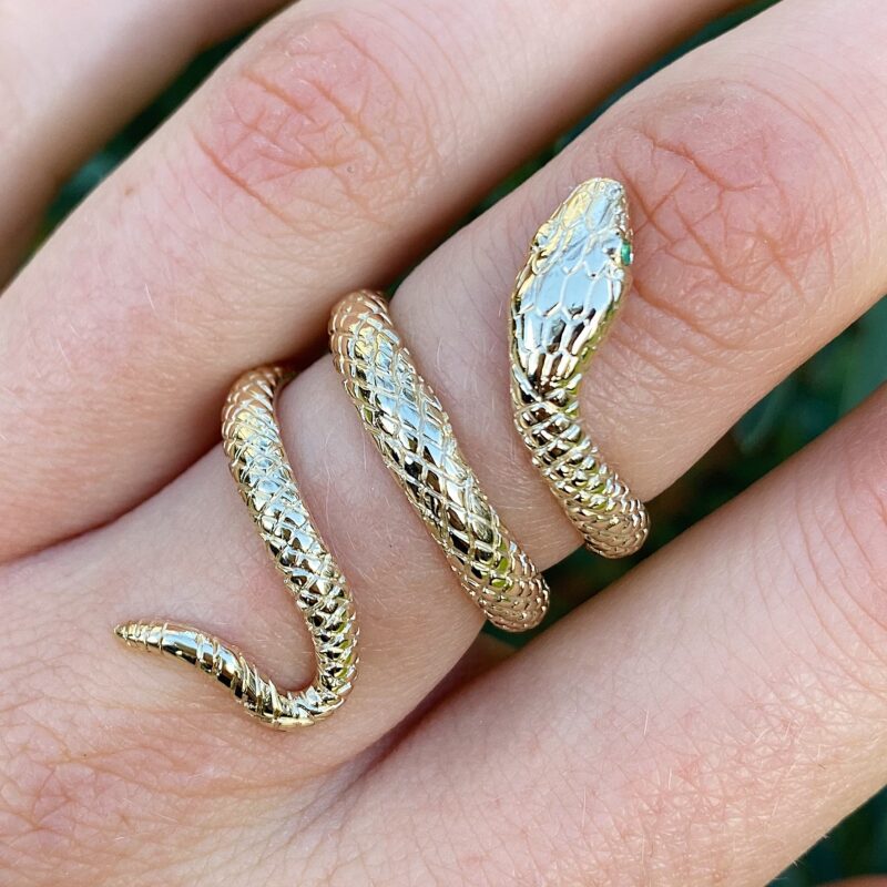 Antique 0.63 Ct Sapphire and 0.77 Ct Diamond, 18 Ct Yellow Gold Snake Ring  For Sale at 1stDibs