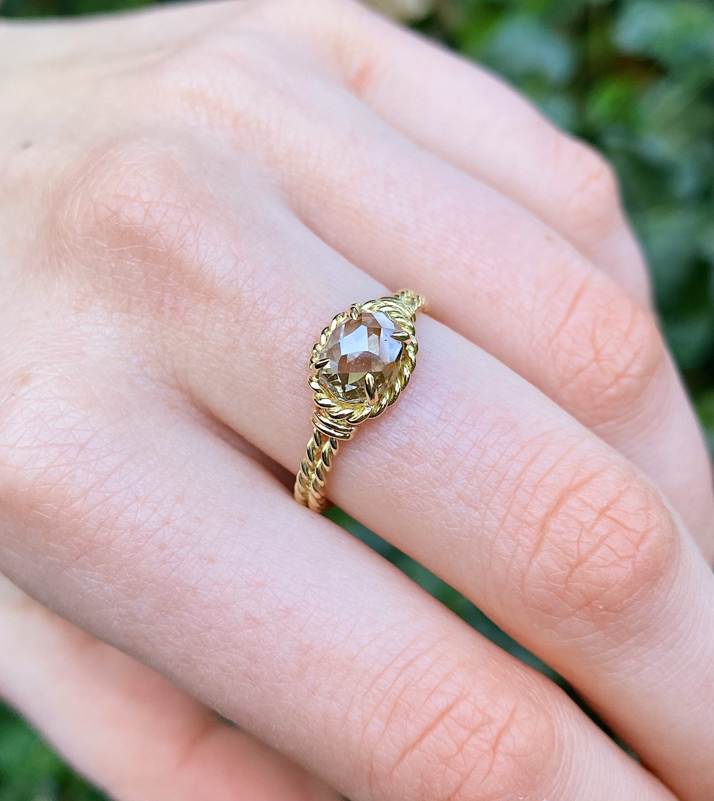 18ct Yellow Gold Nautical Inspired Twisted Rope Ring with Rosecut