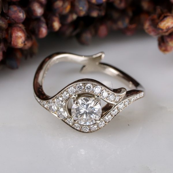 18ct white gold and white diamond Atlantis ring