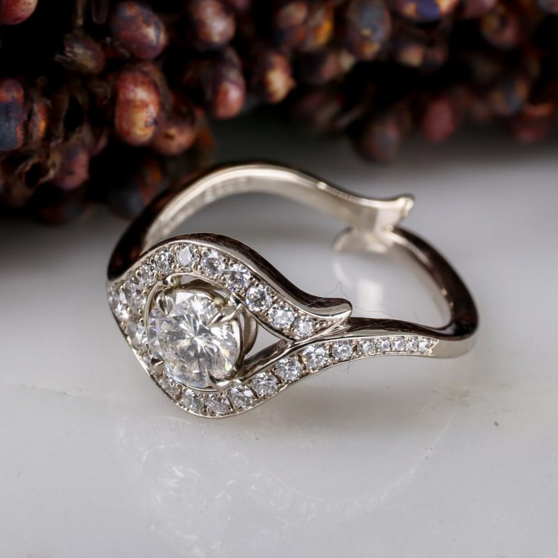 18ct white gold and white diamond Atlantis ring