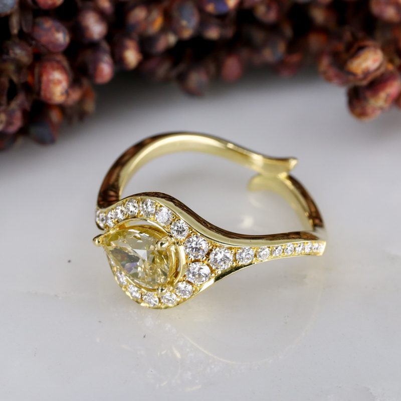 18ct yellow gold and pear-shaped yellow diamond atlantis ring