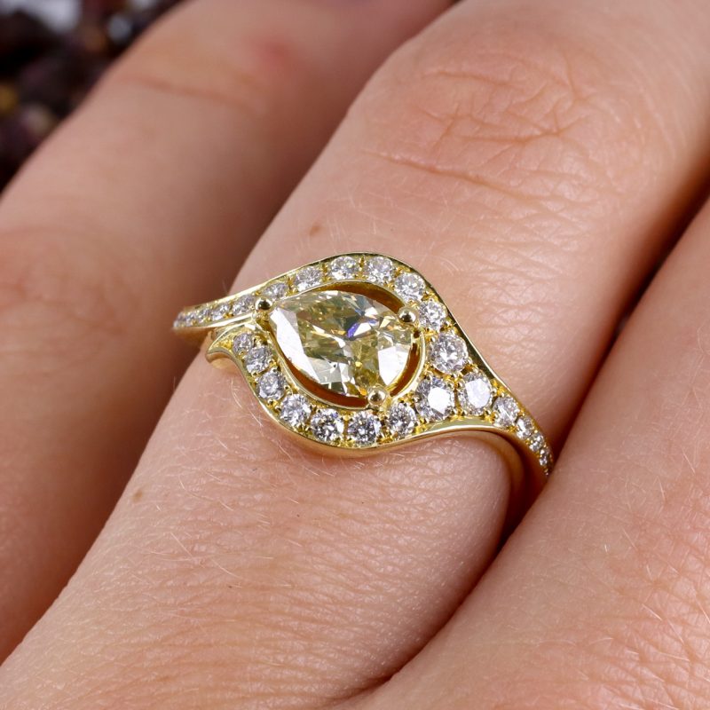 18ct yellow gold and pear-shaped yellow diamond atlantis ring