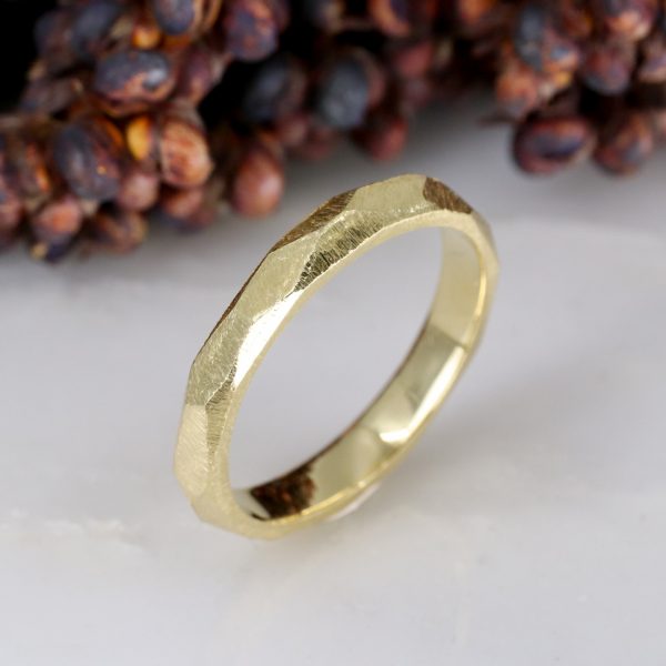 18ct yellow gold fine brighton rocks wedding ring