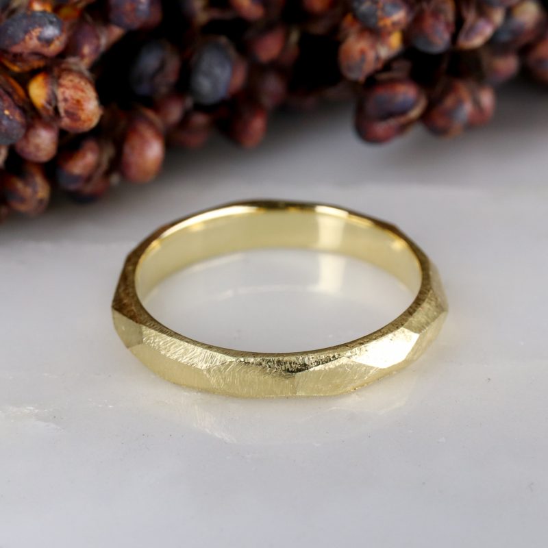 18ct yellow gold fine brighton rocks wedding ring