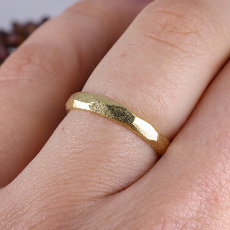 18ct yellow gold fine brighton rocks wedding ring