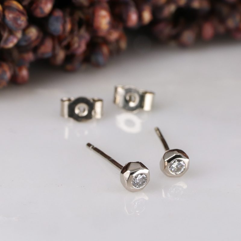 18ct white gold and diamond small brighton rocks earstuds