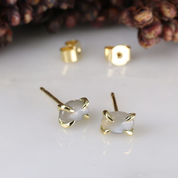 18ct yellow gold moonstone earstuds