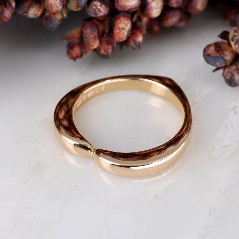 18ct rose gold heart shaped coeur wedding band