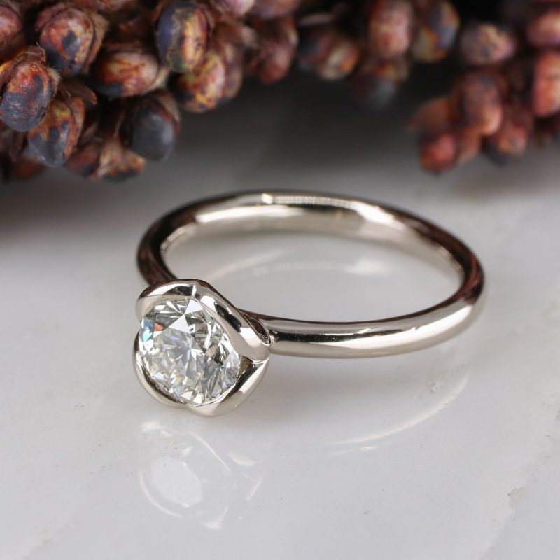 18ct white gold and 1ct white diamond coeur ring