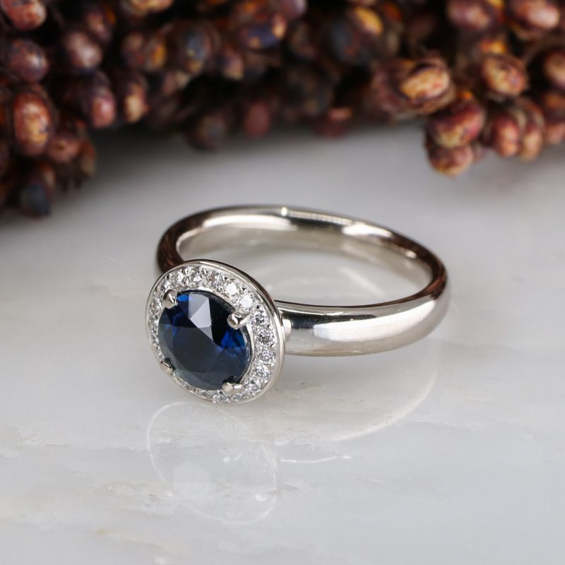 18ct white gold concentric sapphire & diamond halo ring