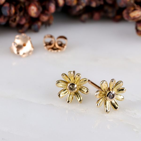 18ct rose gold medium daisy earstuds with cinnamon diamond centre