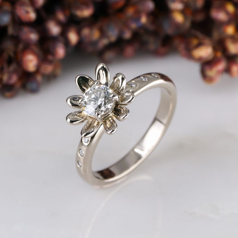 18ct white gold and 0.50ct white diamond daisy ring