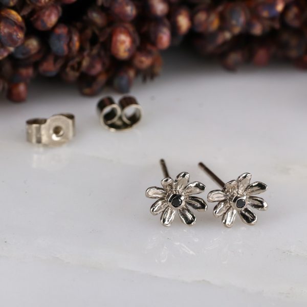 18ct white gold small daisy earstuds with black diamond centre