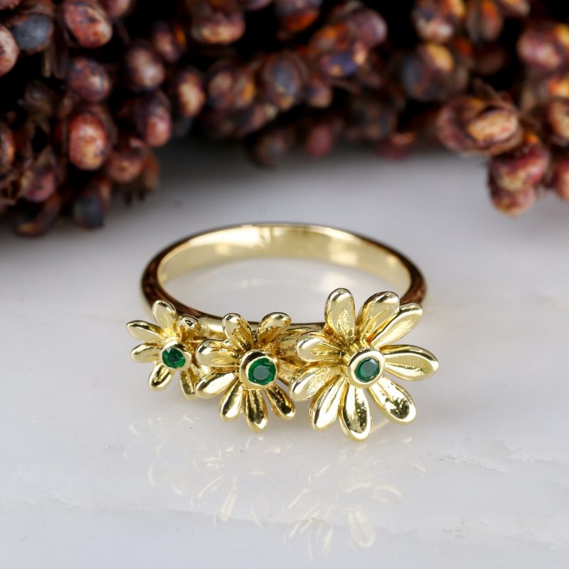 18ct yellow gold and emerald daisy trilogy ring