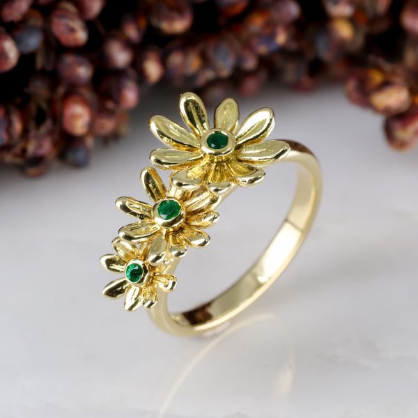 18ct yellow gold and emerald daisy trilogy ring