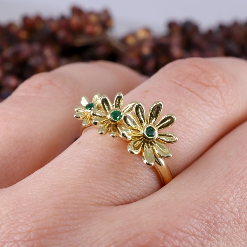 18ct yellow gold and emerald daisy trilogy ring - Baroque Jewellery