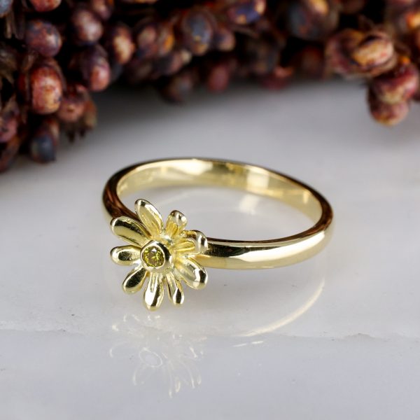 18ct yellow gold and yellow diamond daisy ring