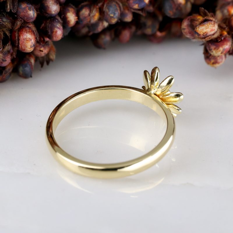 18ct yellow gold and yellow diamond daisy ring