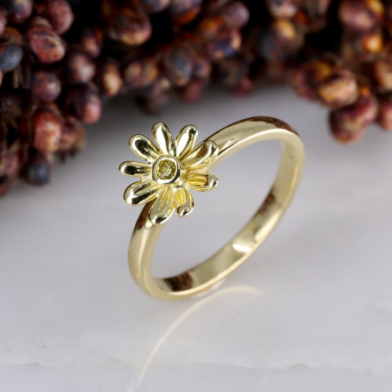 18ct yellow gold and yellow diamond daisy ring