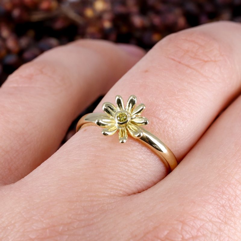 18ct yellow gold and yellow diamond daisy ring