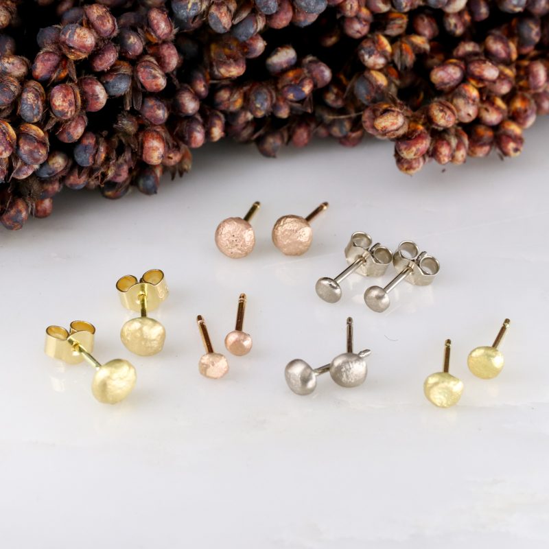 18ct molten earstuds group photo