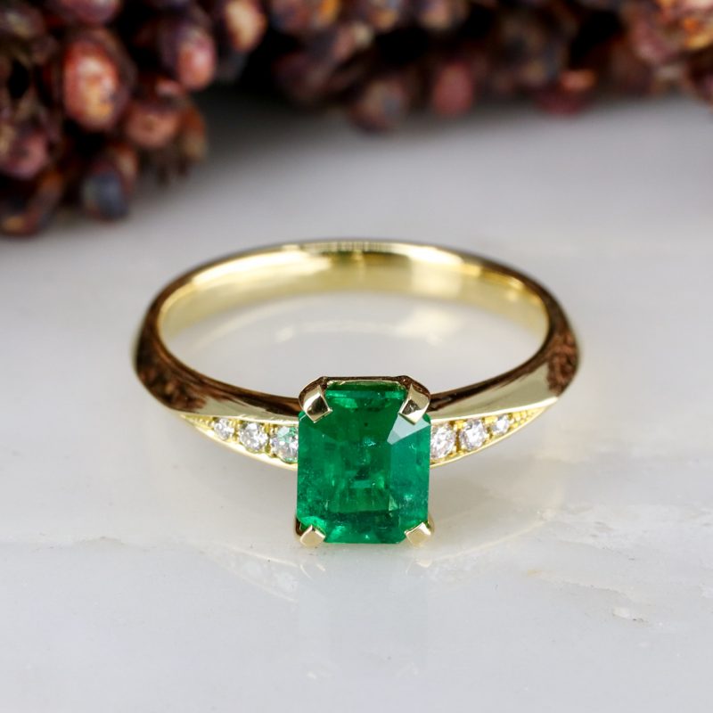 18ct yellow gold 1.15ct emerald coco solitaire ring