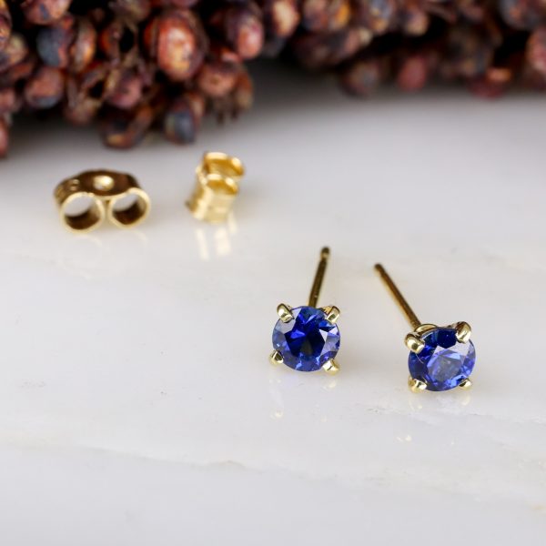 18ct yellow gold and blue sapphire earstuds