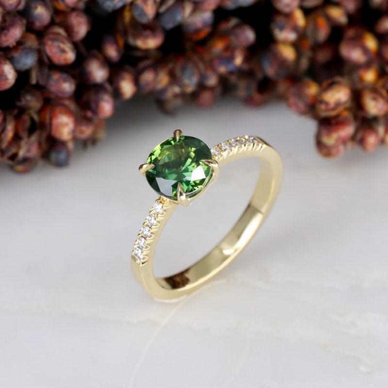 18ct fairtrade yellow gold round green sapphire ring