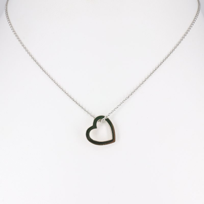 18ct white gold and white diamond-set heart pendant