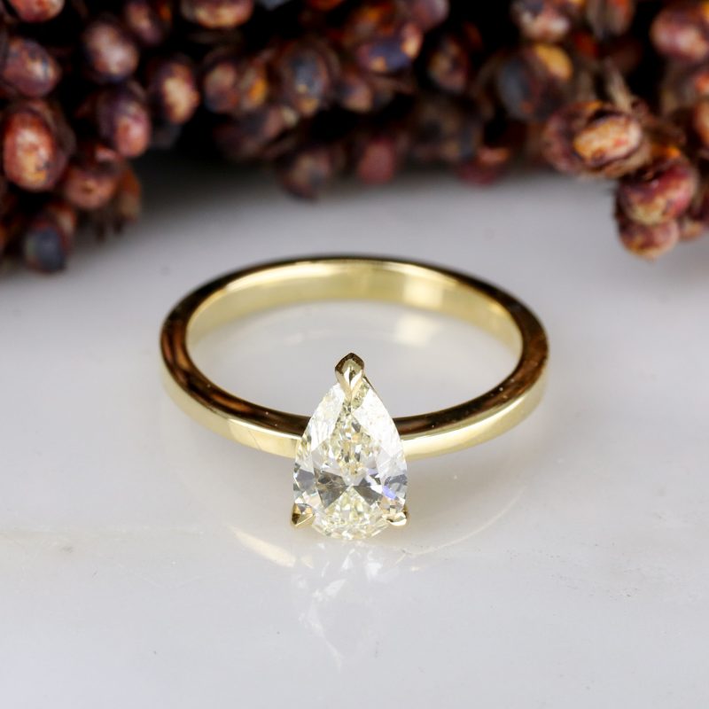 18ct yellow gold pear shape pale yellow diamond solitaire ring