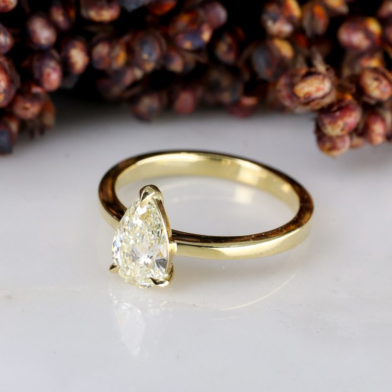 18ct yellow gold pear shape pale yellow diamond solitaire ring