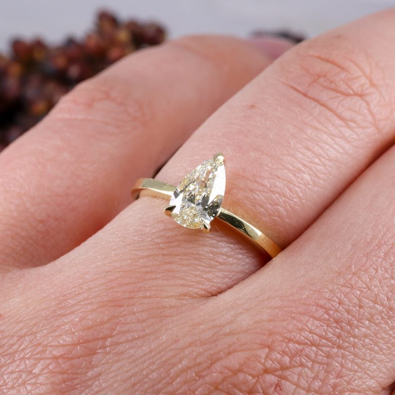 18ct yellow gold pear shape pale yellow diamond solitaire ring