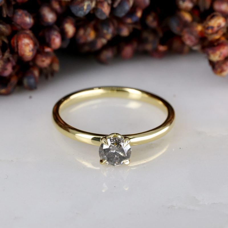 18ct yellow gold tulip ring with 0.46ct salt and pepper diamond