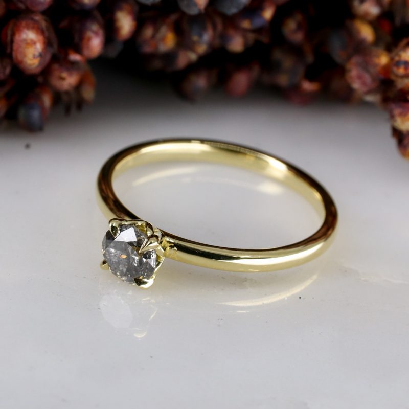 18ct yellow gold tulip ring with 0.46ct salt and pepper diamond