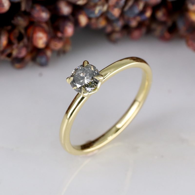 18ct yellow gold tulip ring with 0.46ct salt and pepper diamond