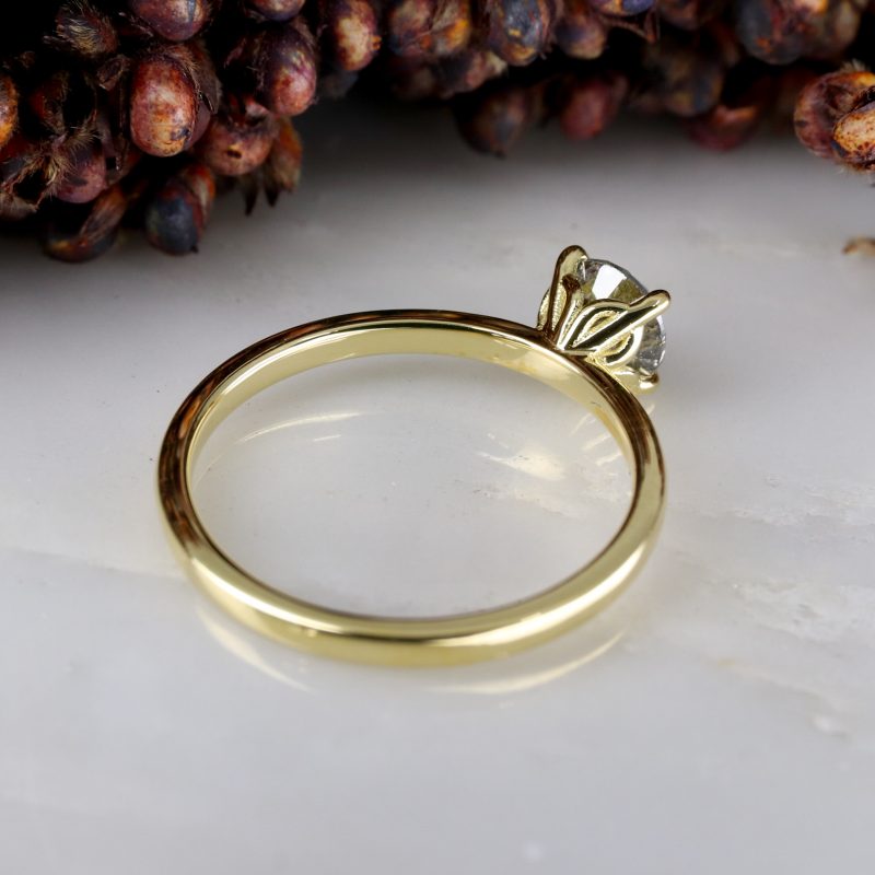 18ct yellow gold tulip ring with 0.69ct salt and pepper diamond